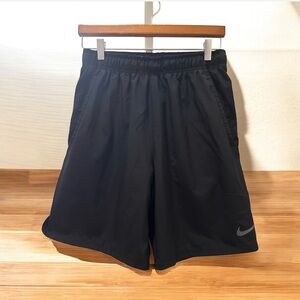 NIKE MEN'S TEAM DRI FIT SHORT SIZE M BLACK COLOR WITH POCKETS.